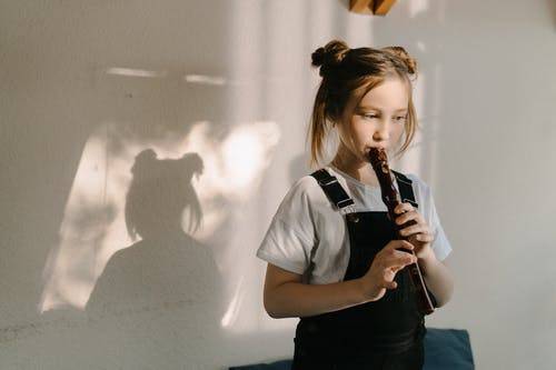 Apprendre la flûte avec des articles pour débutants et intermédiaires